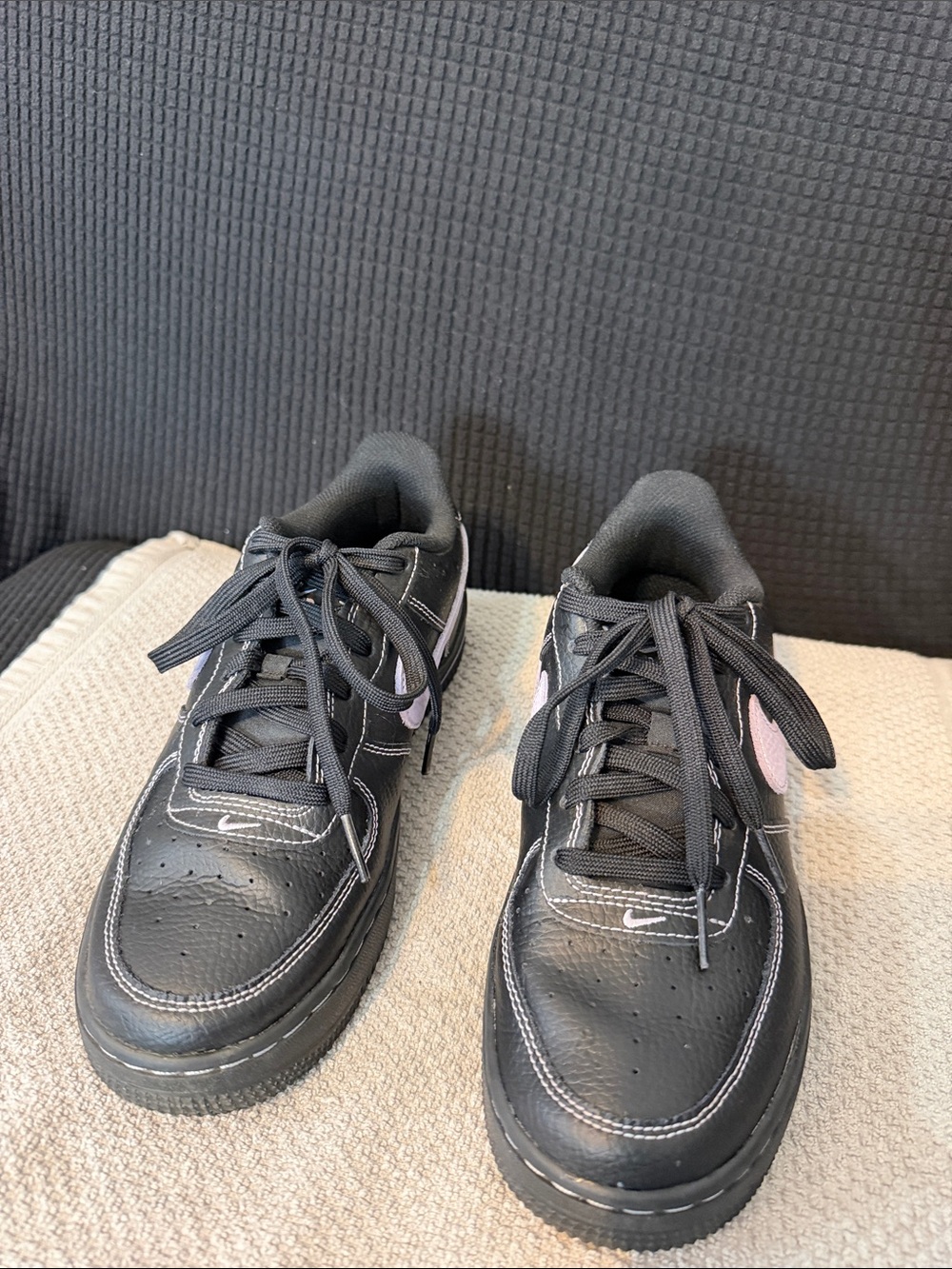 Nike Men’s Black Sneakers with Light Pink Swoosh
